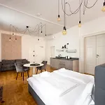 Designer Boutique Trauttmansdorffgasse * Грац