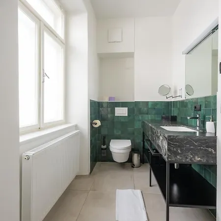 Designer Boutique Trauttmansdorffgasse *