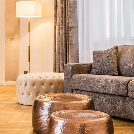 Designer Boutique Trauttmansdorffgasse *