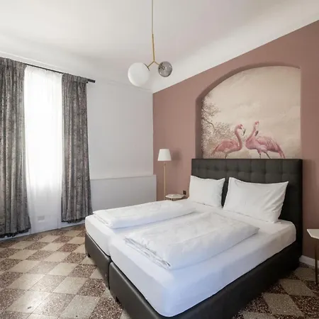 Designer Boutique Trauttmansdorffgasse * Грац